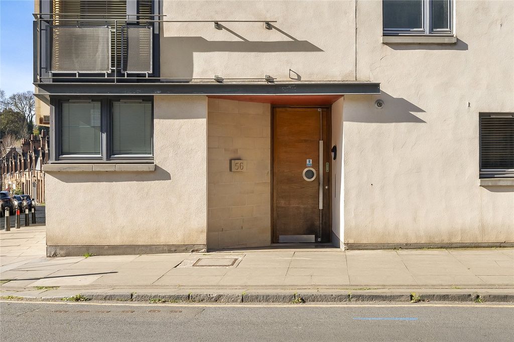 Property photo 2 of 16 Belford Road