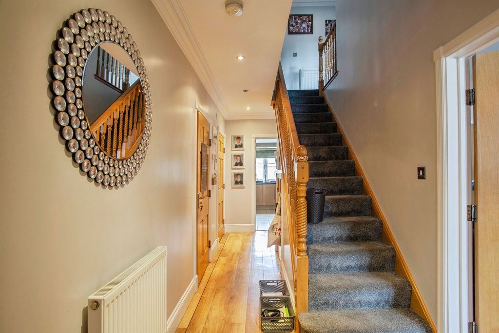 Property photo 2 of 26