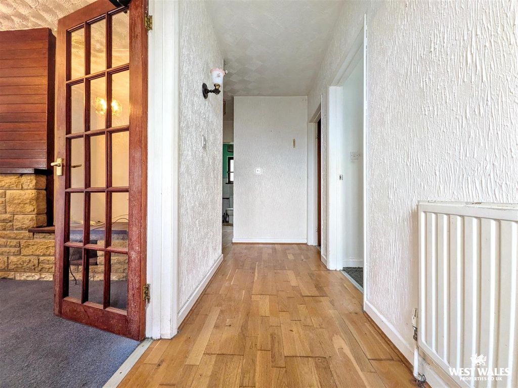 Property photo 2 of 25 5438.Jpg