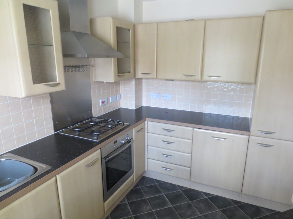 Property photo 3 of 8 Kitchen