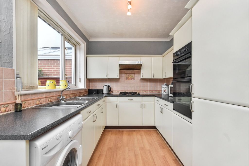 Property photo 3 of 21 Picture No. 12