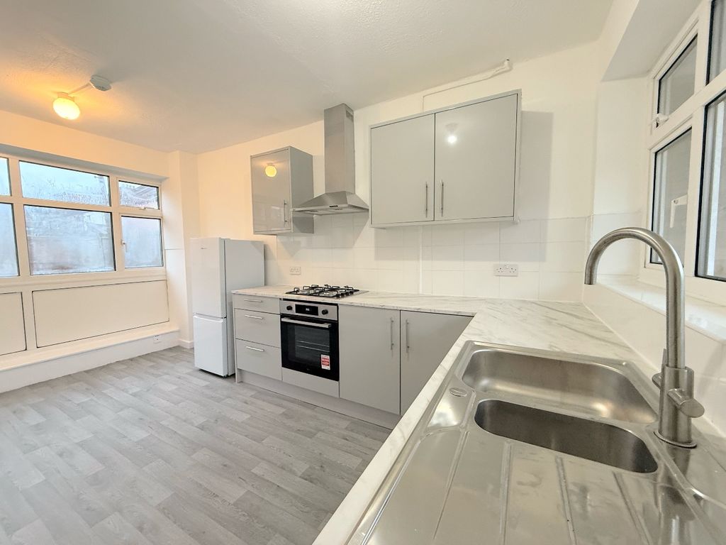 Property photo 3 of 10 4792862