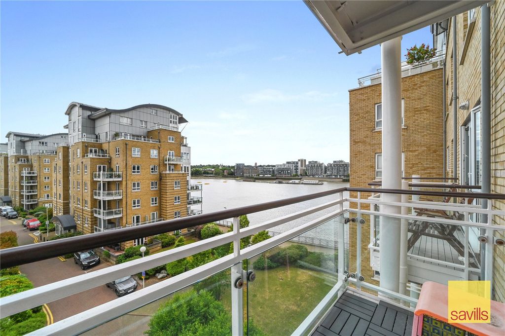Property photo 3 of 23 Balcony