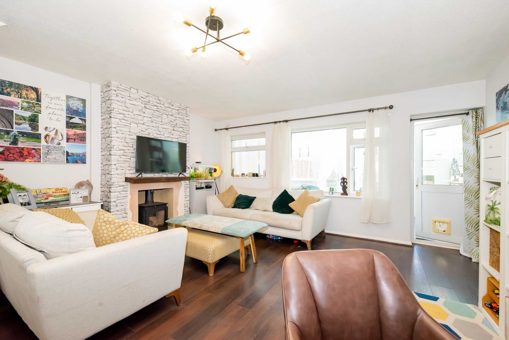 Property photo 3 of 20 Living Room