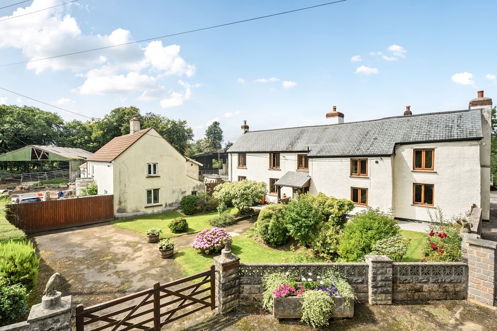 Property photo 1 of 26 1339748-1-689Dfb2ce35B2-Arw