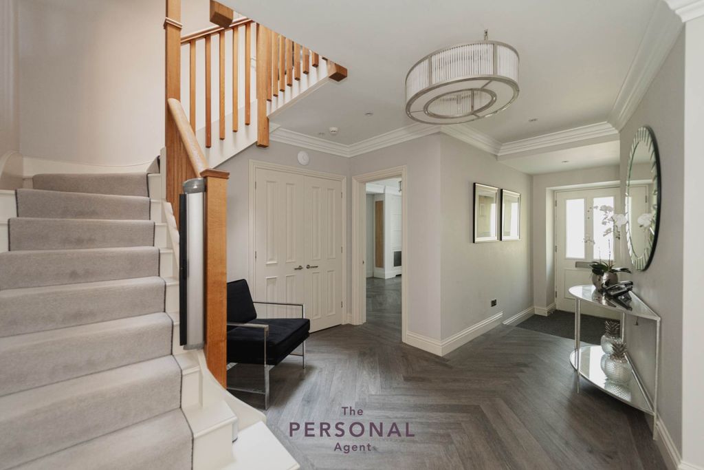 Property photo 2 of 24