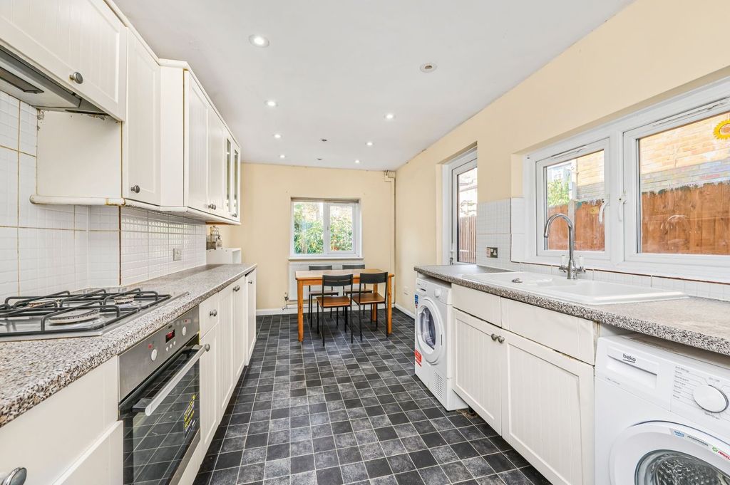 Property photo 2 of 8 Picture No. 11