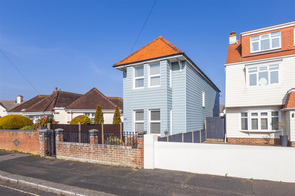 Property photo 1 of 18 Montserrat Road-1.Jpg