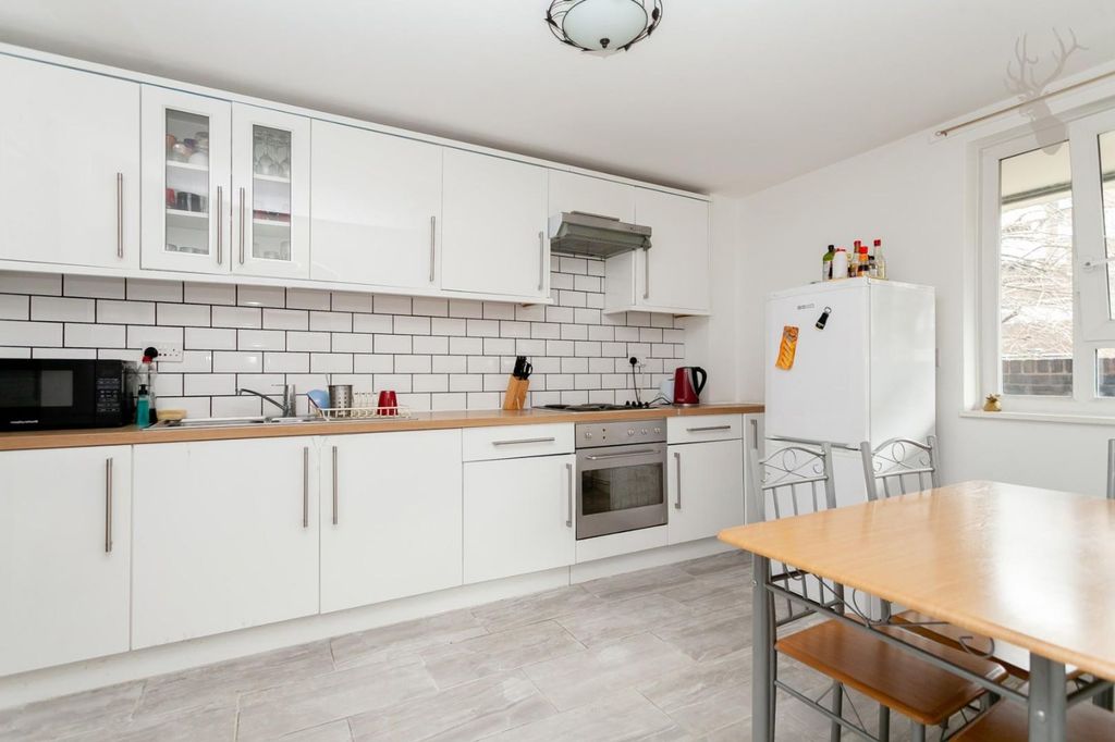 Property photo 1 of 14 Lipton Road (5).Jpg