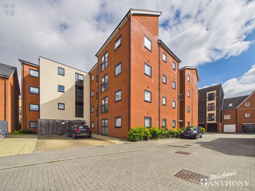 Property photo 1 of 10 Cam03218G0-Pr0971-Still010