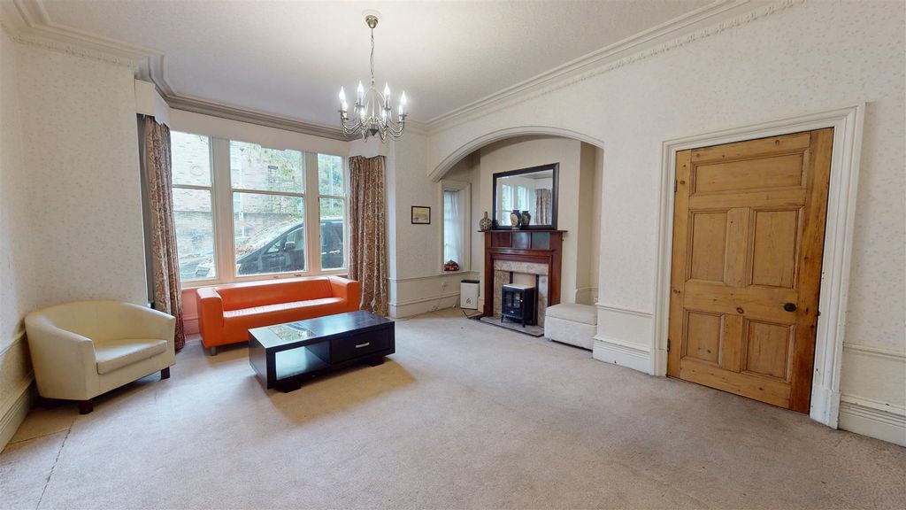 Property photo 2 of 21 Lounge