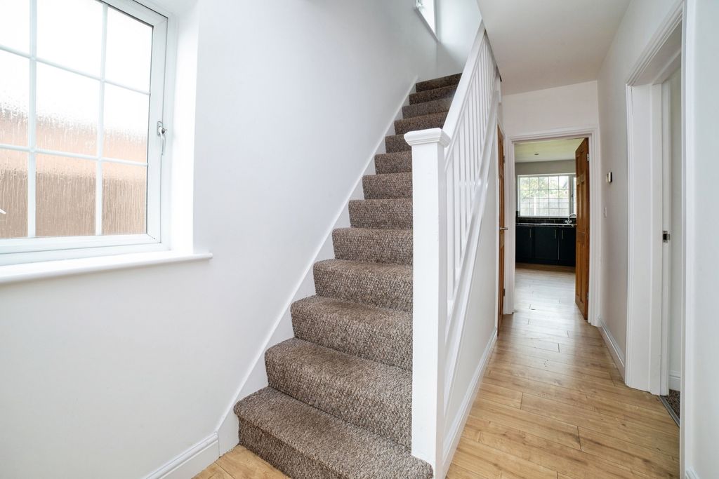 Property photo 3 of 16 Pbox-Img.Jpg