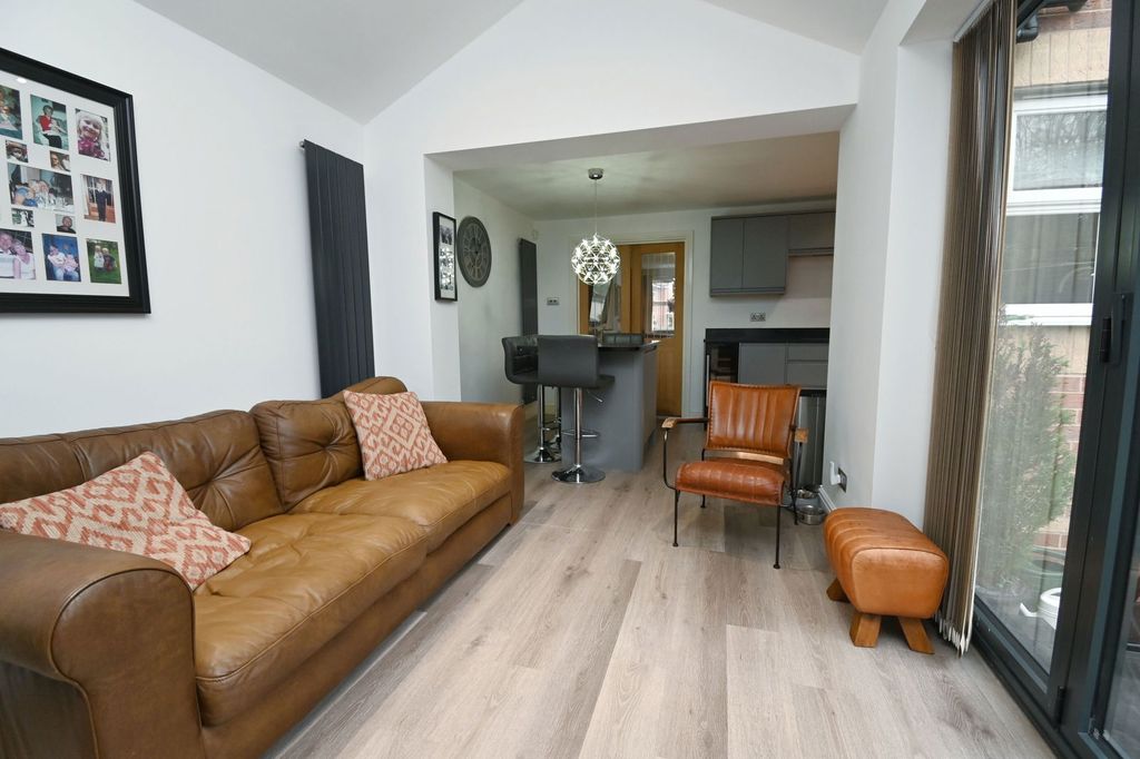 Property photo 3 of 25