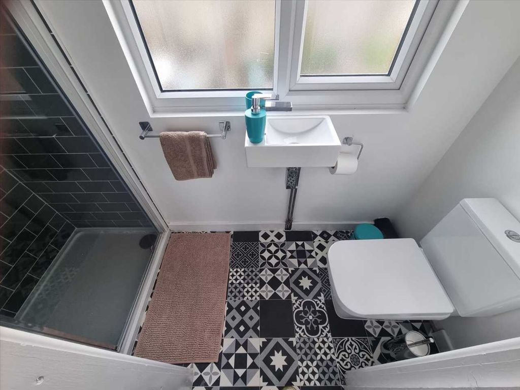 Property photo 2 of 3