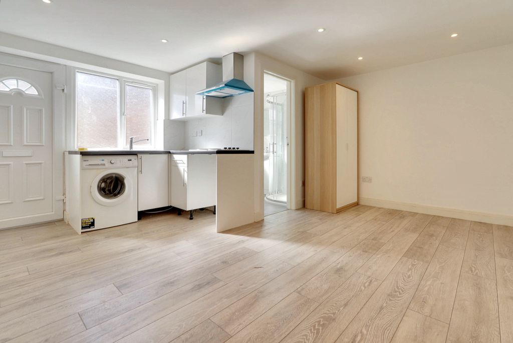 Property photo 1 of 5