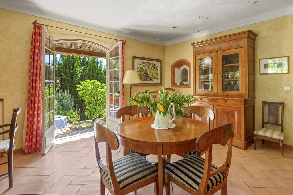 Property photo 2 of 36