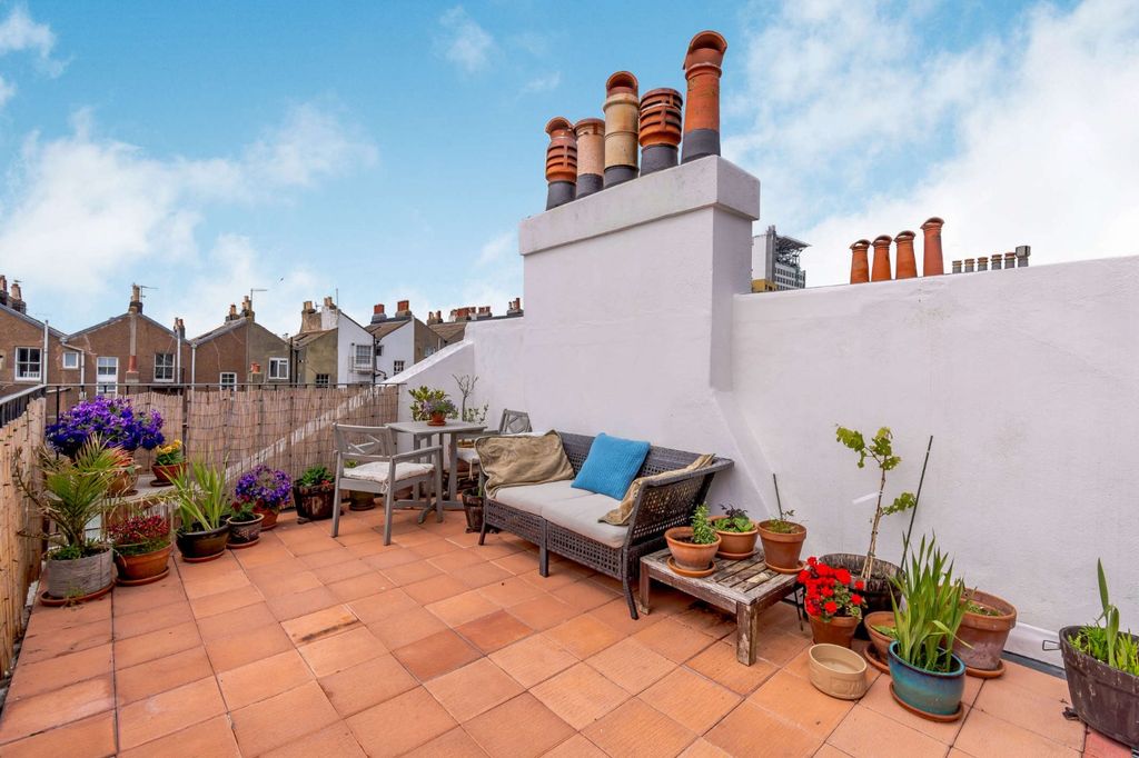 Property photo 2 of 19 Roof Terrace