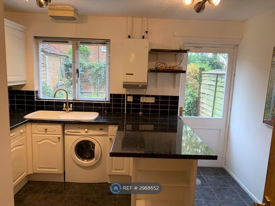 Property photo 2 of 9 Kitchen