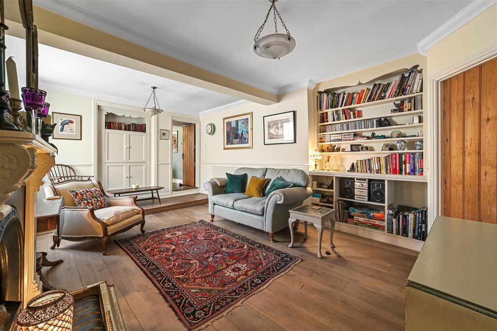 Property photo 2 of 23