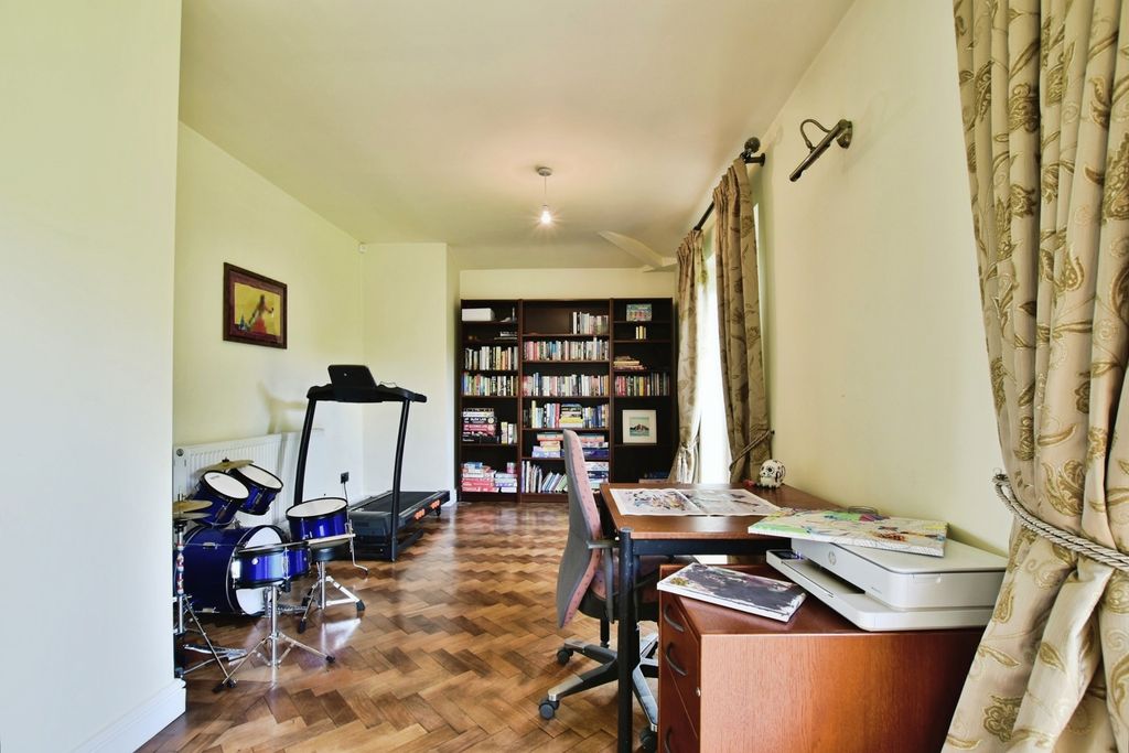Property photo 3 of 29 Pbox-Img.Jpg