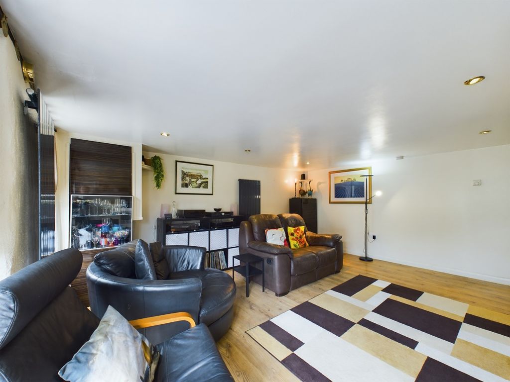 Property photo 3 of 18 3359328
