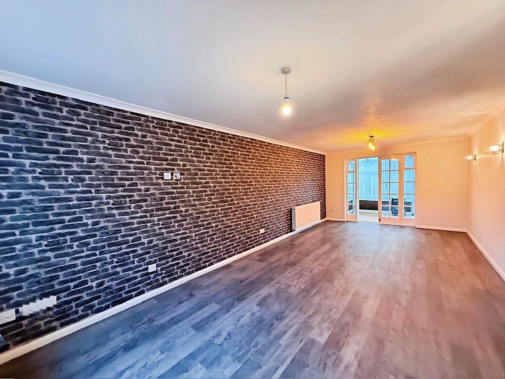 Property photo 2 of 13 Image9 (21)