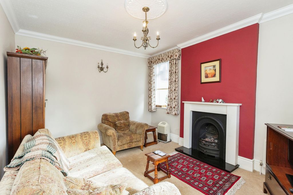 Property photo 2 of 14 Lounge