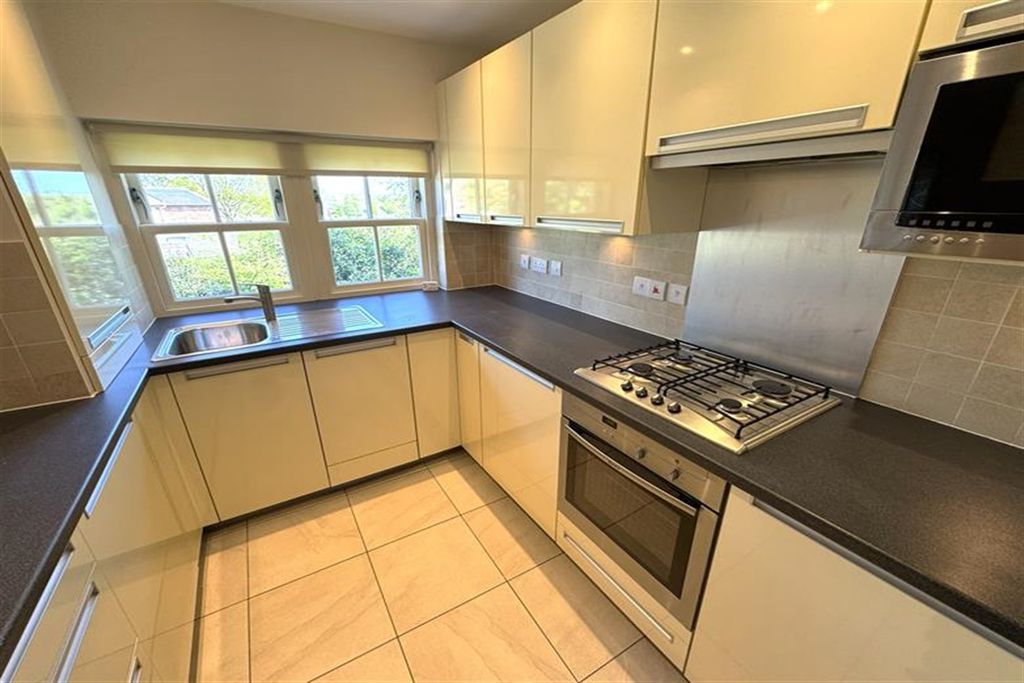 Property photo 2 of 12 (Main)