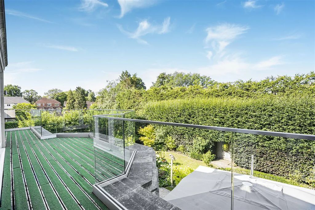 Additional image 5 of 3 bed flat to rentCockfosters Road, Hadley Wood EN4