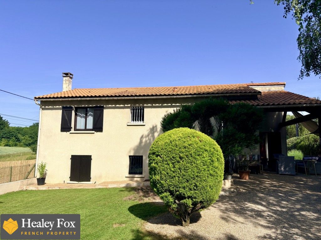 Property photo 2 of 39 2._Maison_Contemporaine_Ruffec6A4Bd70805887