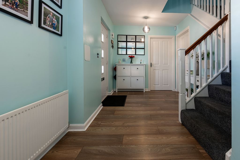 Property photo 2 of 34 Hallway