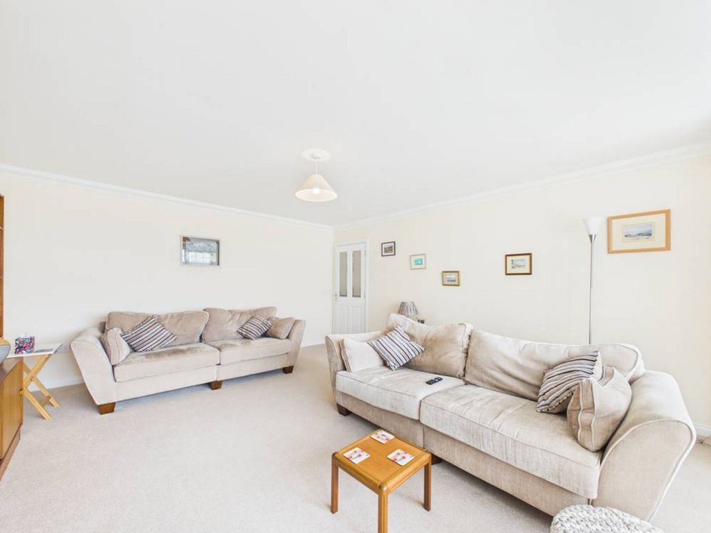 Property photo 3 of 32