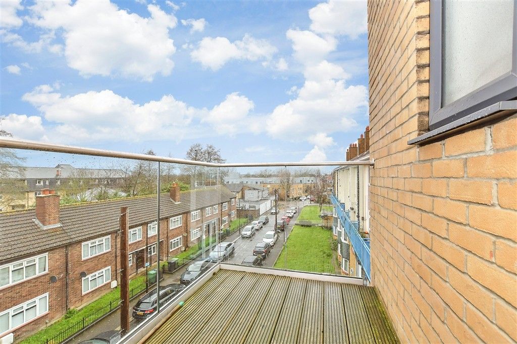 Property photo 2 of 18 Balcony / Terrace