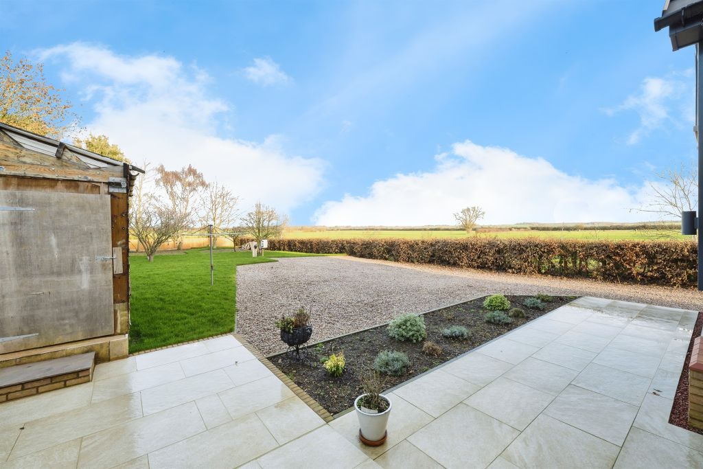 Property photo 2 of 28