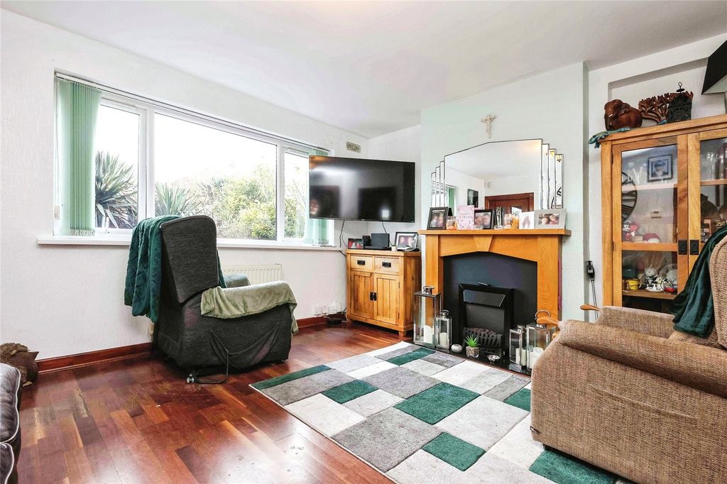 Property photo 2 of 15 Lounge