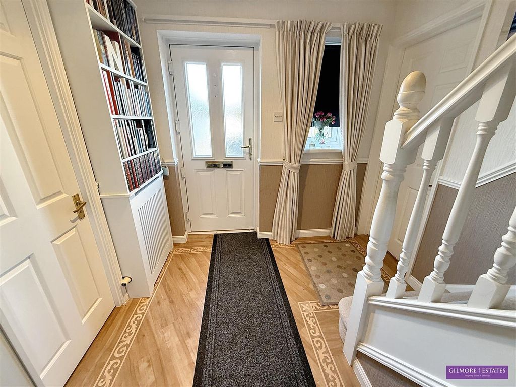 Property photo 2 of 21 Entrance Hallway