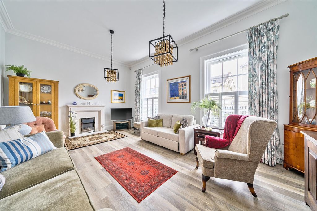 Property photo 3 of 25 Sitting Room