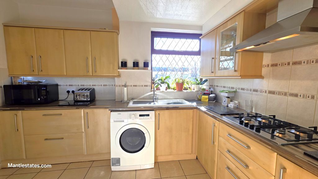 Property photo 2 of 16 Kitchen