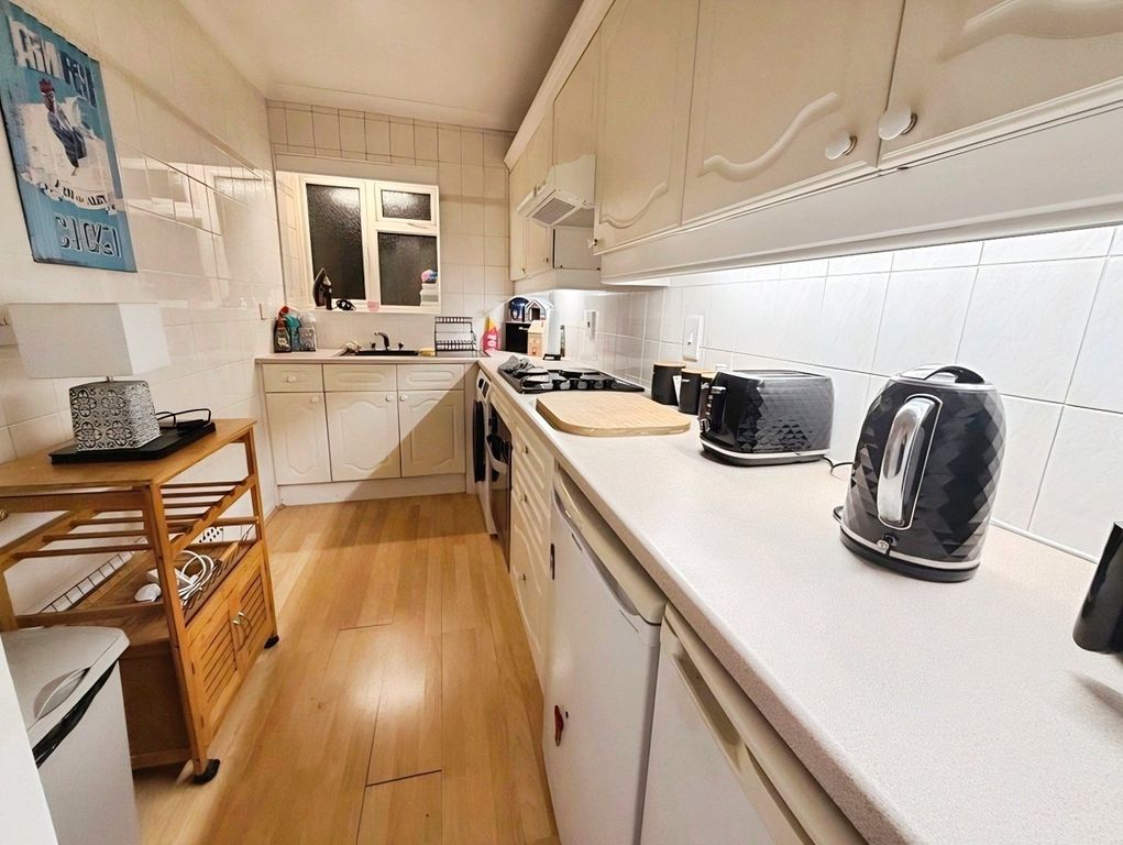 Property photo 3 of 6 Kitchen