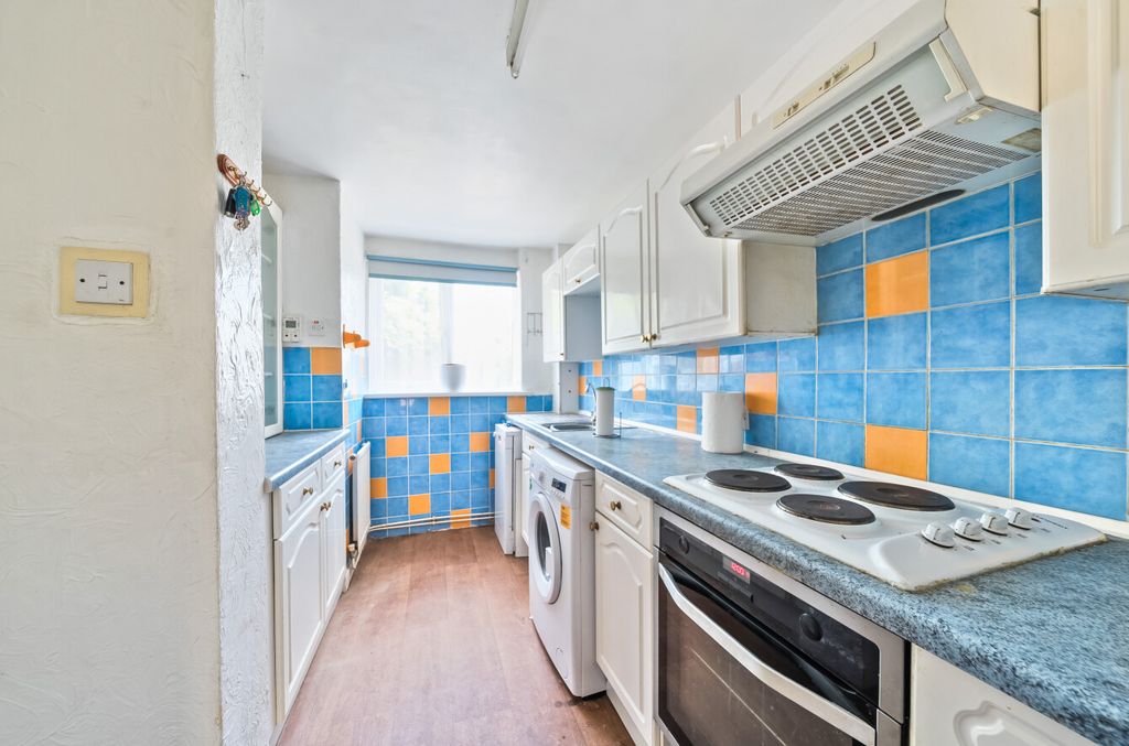 Property photo 3 of 16 1330666-21-689205...