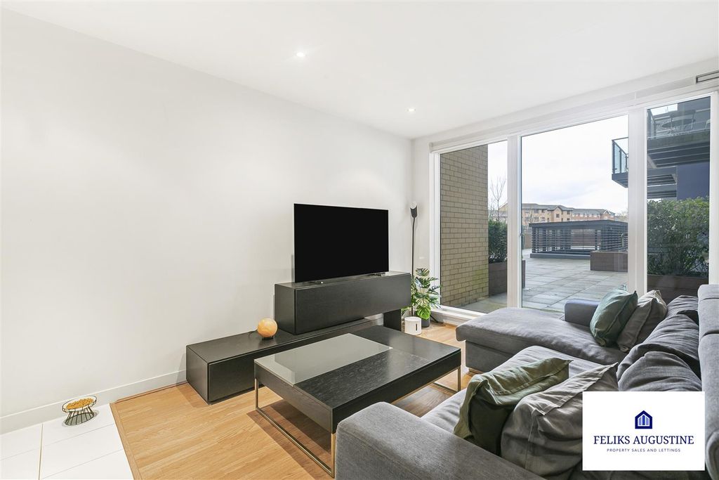 Property photo 3 of 20 Living Room 4.Jpg