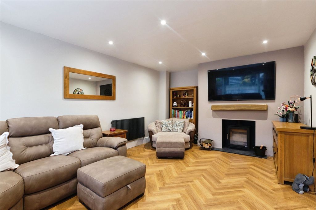 Property photo 2 of 20 Lounge