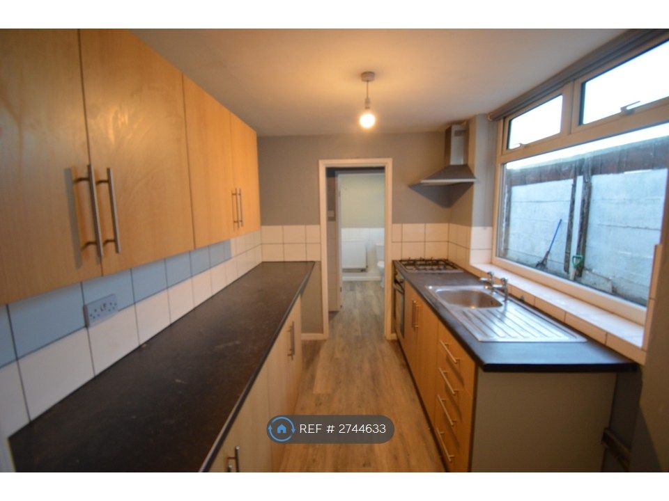 Property photo 3 of 9 Kitchen