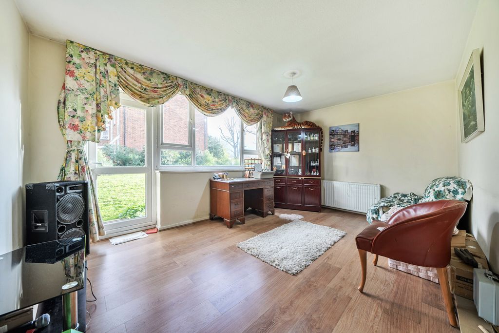 Property photo 3 of 15 Reception