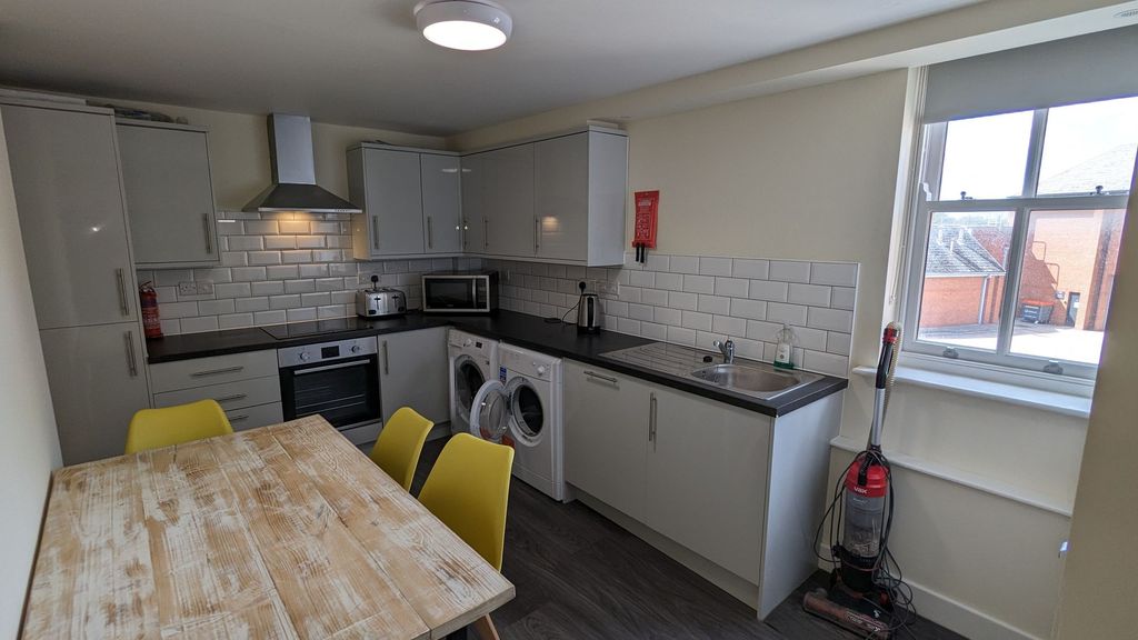 Property photo 3 of 9 Kitchen