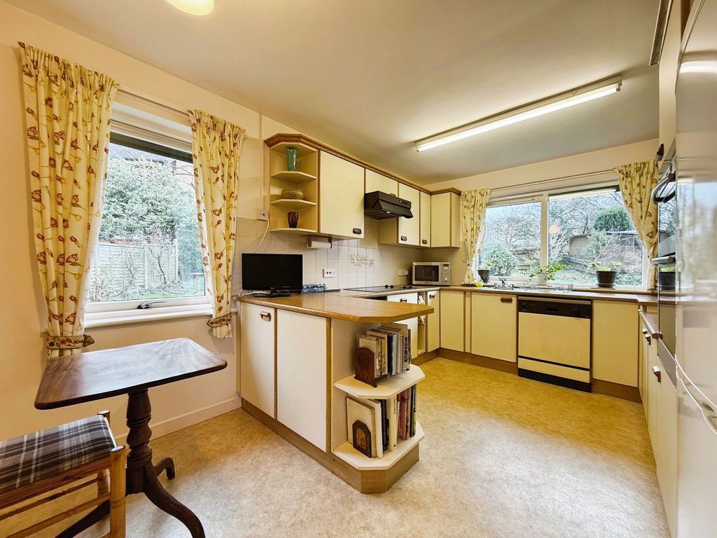 Property photo 2 of 28