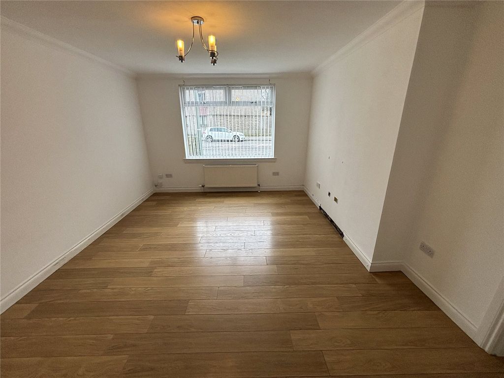 Property photo 2 of 14 Picture No. 18