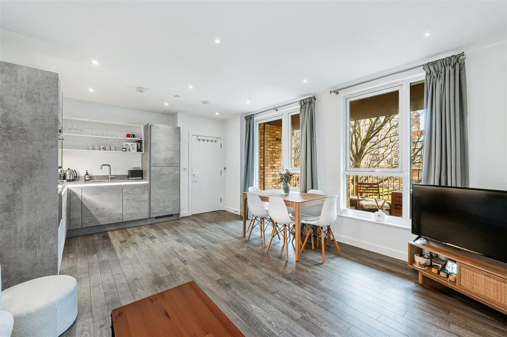 Property photo 3 of 14 4 Akenside Court-5.Jpg