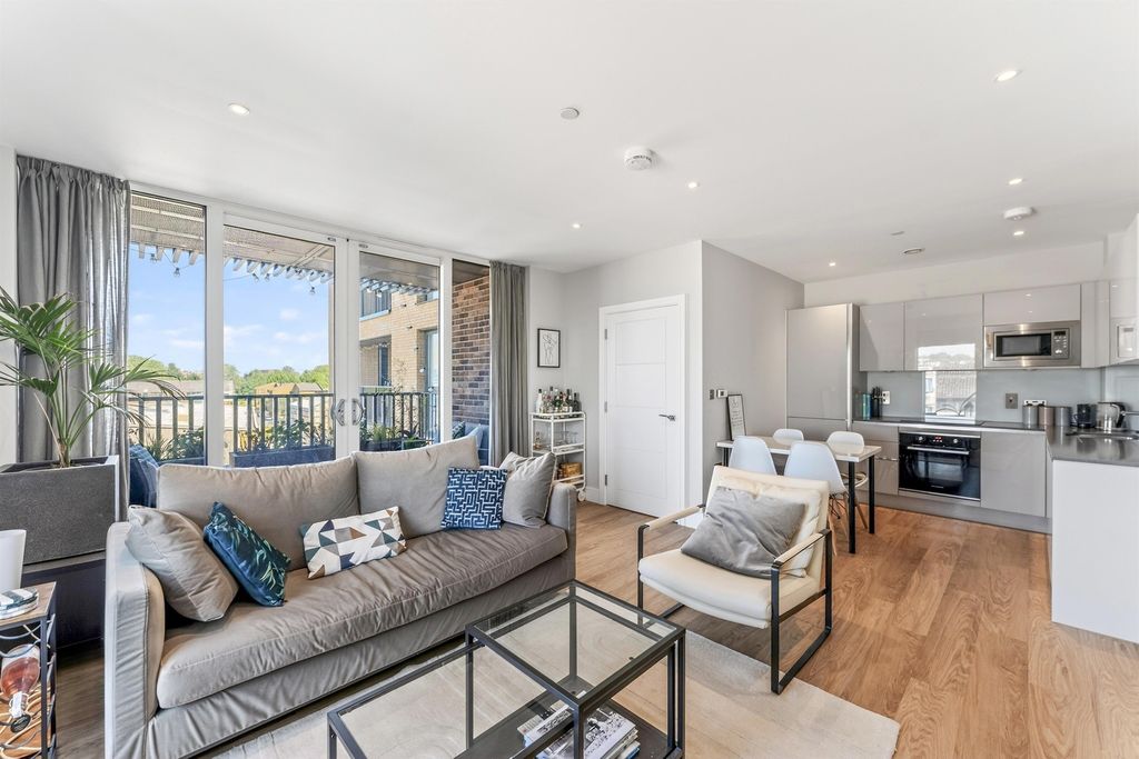 Property photo 1 of 12