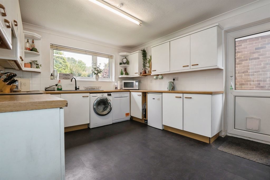 Property photo 2 of 27